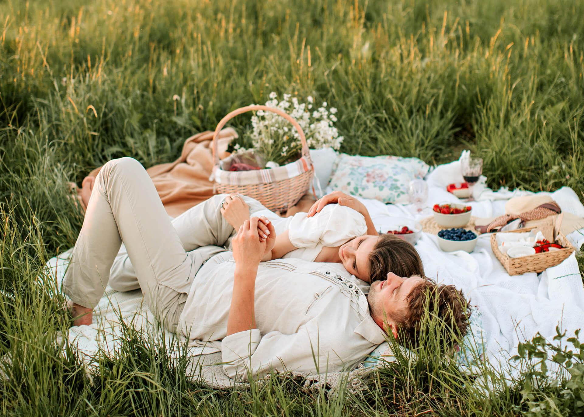 Romantic Picnic Date Ideas For Couples Godates